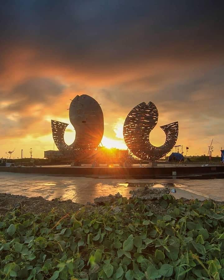sunset di center point of indonesia