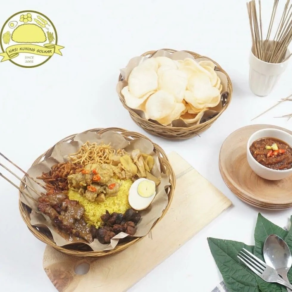 nasi kuning golkar jadi makanan enak di sulawesi