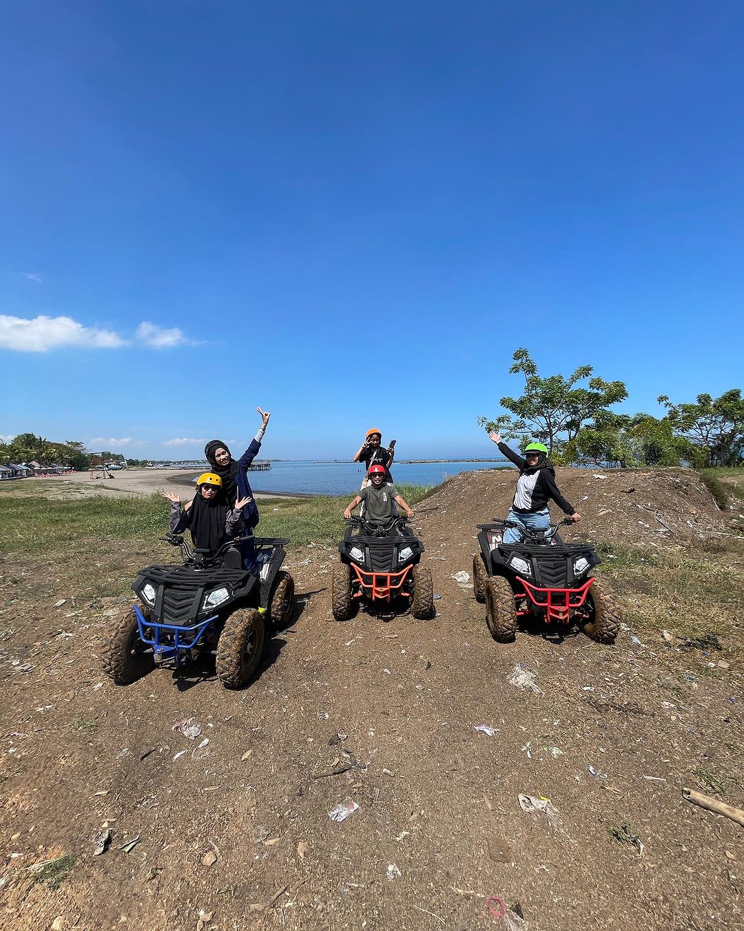 bermain atv di pantai akkarena