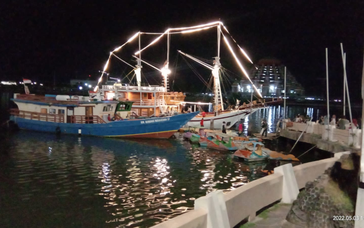 Dermaga Pantai Losari