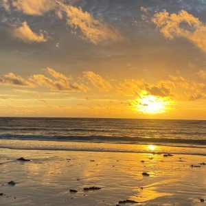 sunset di pantai panrang luhu bulukumba sulawesi selatan