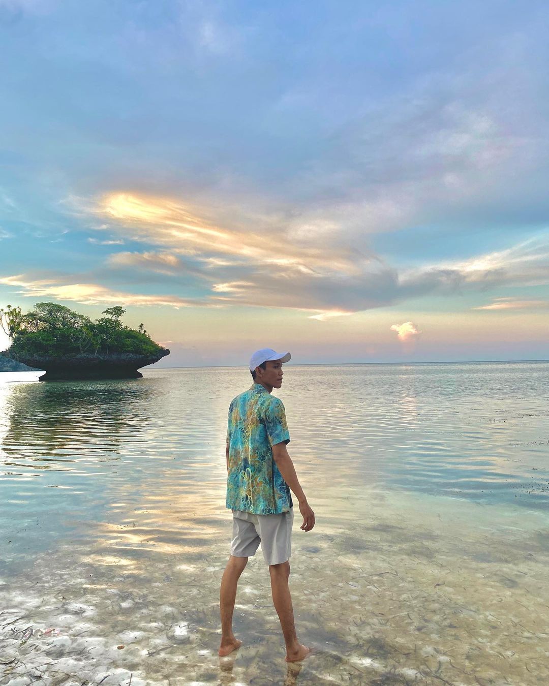 pemandangan sunset di pantai kasuso
