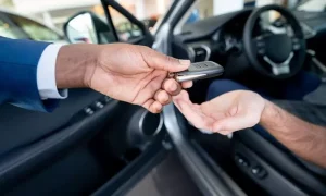 sewa mobil lepas kunci di Makassar
