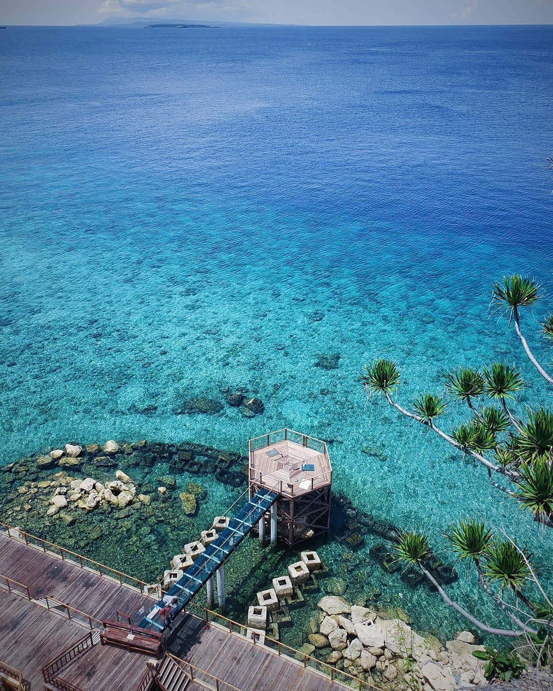Jembatan Kaca di Titik Nol Bira
