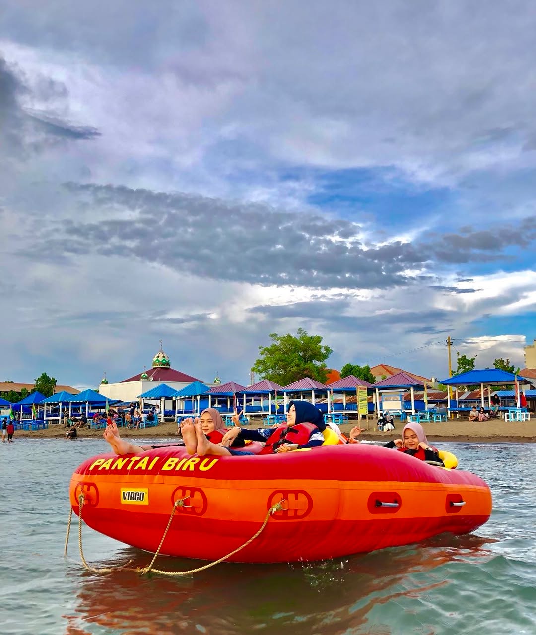 pantai biru tanjung bayang